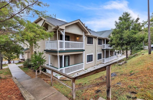 Nashville Condo | 3rd Floor Back Side Penthouse Suite - 307 by Grand Wood Suites