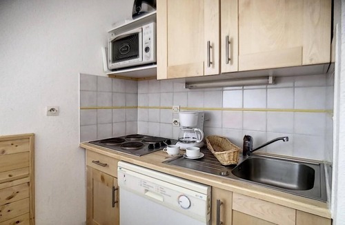 Les Menuires Apartment | 3rd floor, balcony, tv, ski locker, 30m², Les Menuires