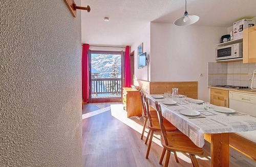 Les Menuires Apartment | 3rd floor, balcony, tv, ski locker, 30m², Les Menuires