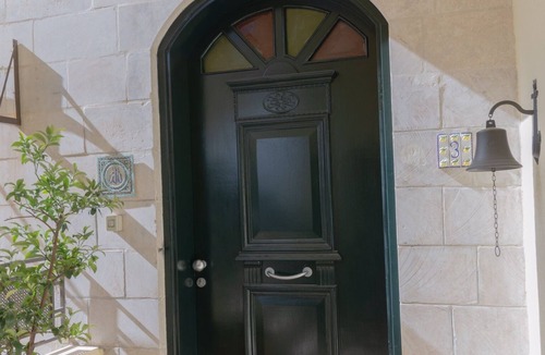 Amman Apartment | 3rd floor charmer, breathtaking views & location!