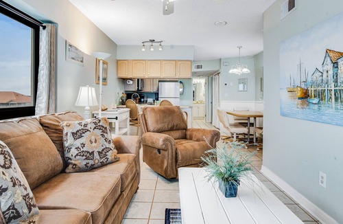 Navarre Beach Condo | 3rd-floor Gulf-front Condo with included seasonal beach service & pool