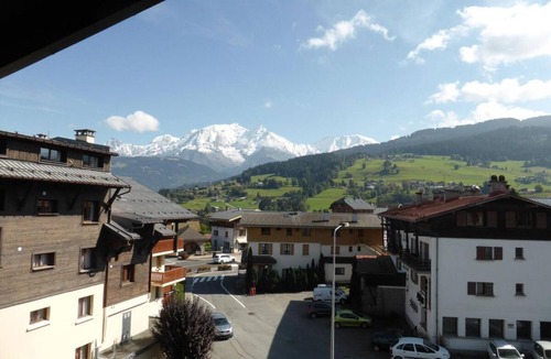 Combloux Apartment | 3rd floor, view mountain, balcony, parking, tv, ski locker, 25m², Combloux