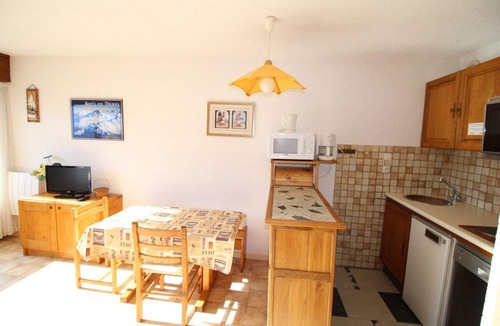 Auris Apartment | 3rd floor, view open, balcony, tv, 27m², Auris en Oisans