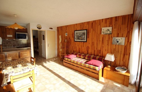 Auris Apartment | 3rd floor, view open, balcony, tv, 27m², Auris en Oisans