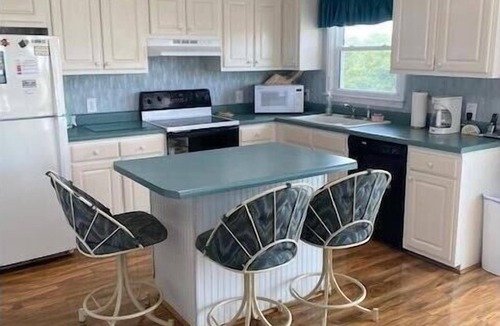 The Point Cottage | 3rd row home with PRIVATE POOL AND TIKI BAR