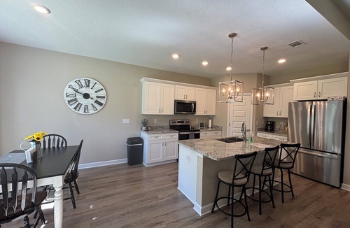 Crestview House | 4.0 Mi. to North Crestview 3-bedroom house, close to Base, Airport and Beach.