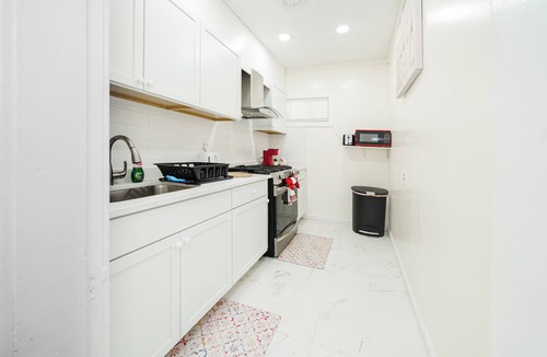 Worcester Apartment | 4/1 - 3BR Worcester - Cozy Apartment Near Clark Uni