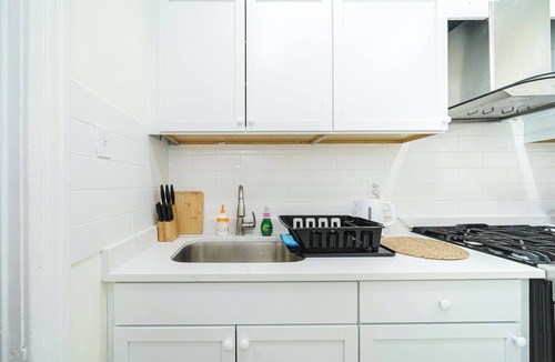 Worcester Apartment | 4/1 - 3BR Worcester - Cozy Apartment Near Clark Uni