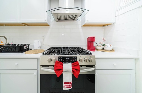 Worcester Apartment | 4/1 - 3BR Worcester - Cozy Apartment Near Clark Uni