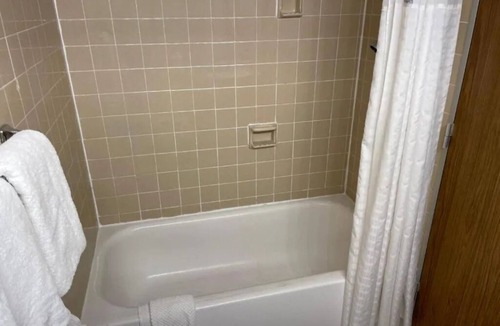 Urbana Hotel | 4 Affordable Private Units Ideal for University Visitors + Free Parking