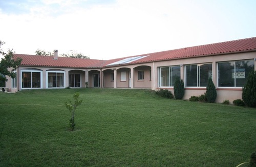 Los Masos Apartment | 4* air-conditioned gîte with direct view of Canigou, VTC and cab on site, EV charger