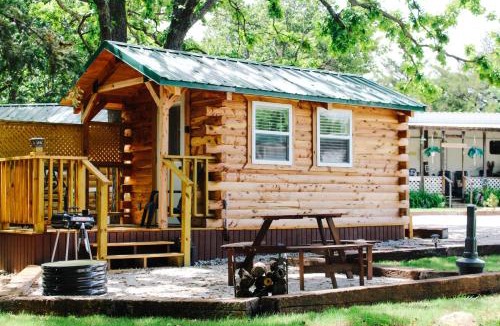 Neal House | #4 - Amish Log Camping Cabin Walk to the Water
