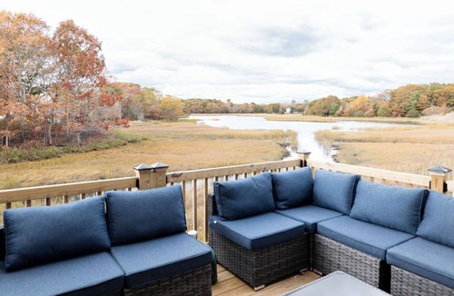 Onset House | 4 B/R home on the water with breathtaking views on a quite cul de sac