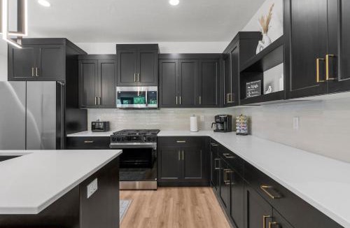 Hurricane Apartment | 4- Balcony Loft Overlooking Park, Walkable, minutes to Zion