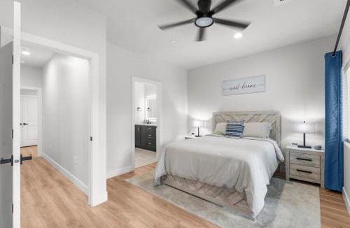 Hurricane Apartment | 4- Balcony Loft Overlooking Park, Walkable, minutes to Zion