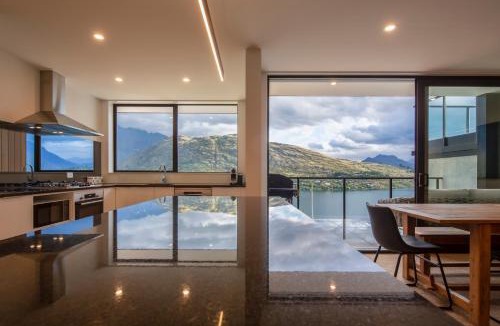 Frankton House | 4 BDR Home, Captivating Lake Views, BBQ, AC, Garage, Unlimited Free Wifi, Smart TV