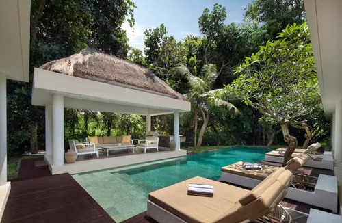 Tumbak Bayuh House | 4 bdr Jungle Oasis in Pererenan