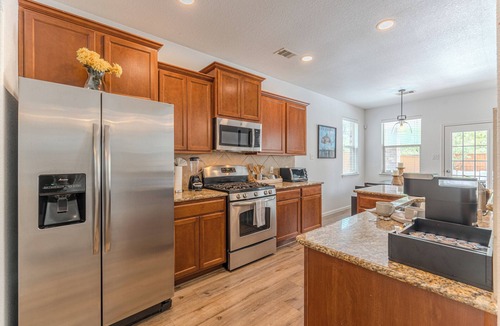 Sterling Ridge House | 4 Bdr Pool + Spa + BBQ Retreat in The Woodlands, TX.