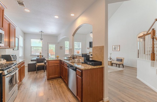 Sterling Ridge House | 4 Bdr Pool + Spa + BBQ Retreat in The Woodlands, TX.