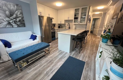 Hastings House | 4 Bdrm Contemporary City Oasis Near PNE