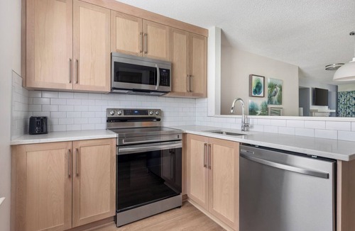 Berkeley Condo | 4 BDRM HUGE SLEEPS 12 INDOOR/OUTDOOR POOLS, HOT TUBS, GREAT LOCATION, BOOK SOON