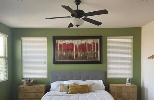 Clovis Villa | 4 bdrm villa w/cabana,pool,sauna,office& RV prkng