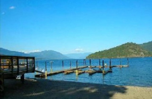 Scotch Creek House | 4-Bdrm Waterfront Townhome