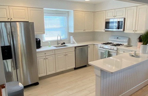 Beach Haven House | 4 BDRM with pool, beach block, Steps to beach,walk to Bay village,Fantasy Island
