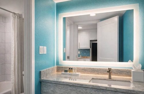 Myrtle Beach Hotel | 4 Beachfront Balcony Retreats Close to SkyWheel, Live Music & Scenic Boardwalk