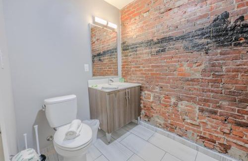 Downtown Boston Apartment | 4 Bed 2 Bath 200mbps Internet Luxury Keyless Entry
