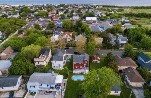 West Cape May House | 4 bed 3.5 bath close to the Beach w/heatable pool