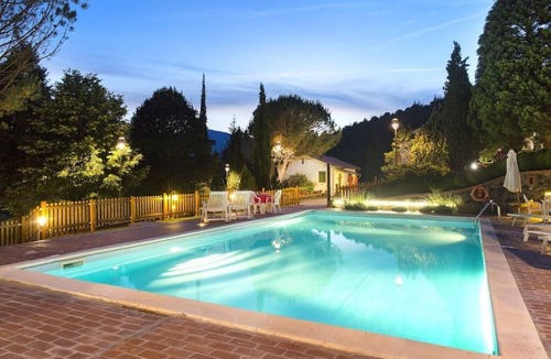 Pontremoli House | 4 bed apartment with pool