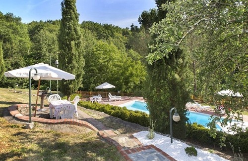 Pontremoli House | 4 bed apartment with pool