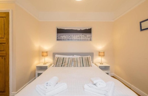 Cambridge House | 4 Bed Central Home - Perfect Location with Parking