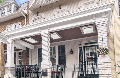 Northwest House | 4-Bed Historic Row House in Woodley Park – 2 Blocks to Metro- Parking Included!