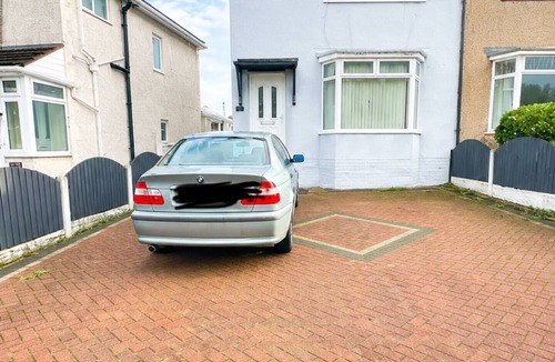 Wolverhampton House | 4 Bed House Parking & Garden