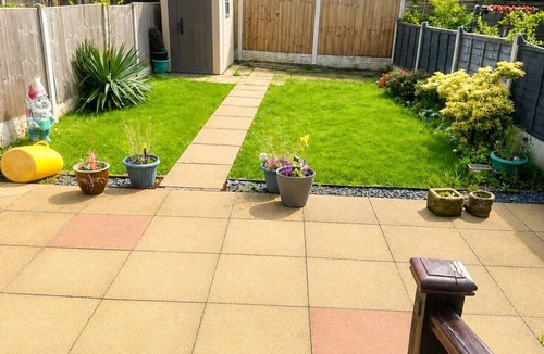 Wolverhampton House | 4 Bed House Parking & Garden