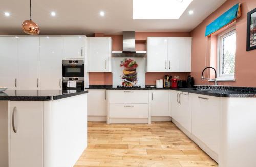 Sidcup House | 4 Bed house Parking 5 mins Sidcup Station - Pass the Keys