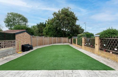 Sidcup House | 4 Bed house Parking 5 mins Sidcup Station - Pass the Keys