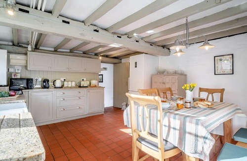 Alcester Cottage | 4 Bed in Alcester (oc-s30997)