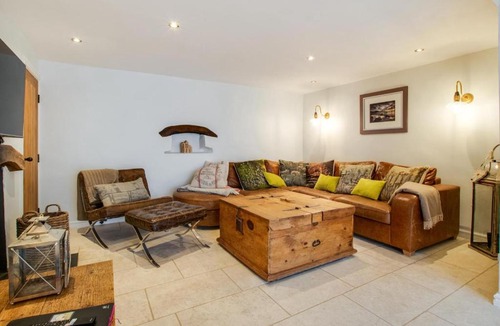 Horton House | 4 Bed in Gower oc-hh701