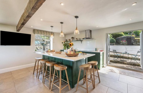 Otley Cottage | 4 Bed in Norwood (oc-b35549)