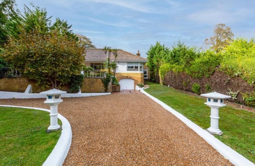 Ovingdean House | 4 Bed in Ovingdean (oc-bbvale)