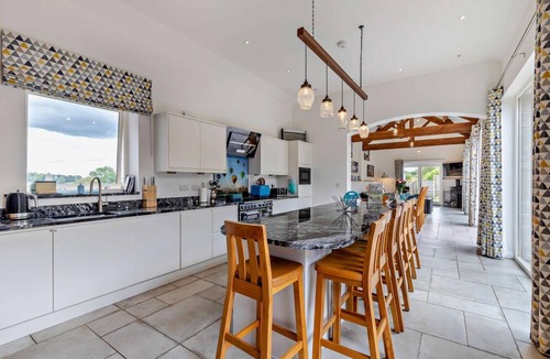 Sugnall Cottage | 4 Bed in Slindon (oc-t29883)