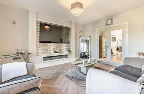 Torrington House | 4 Bed in Torrington oc-s29223