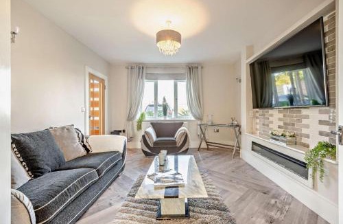Torrington House | 4 Bed in Torrington oc-s29223