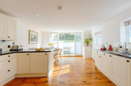 West Lulworth House | 4 Bed in Wareham oc-chric