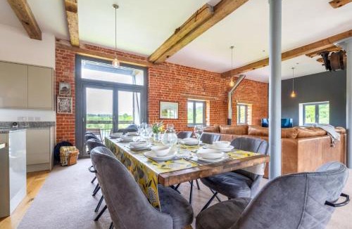 North Walsham House | 4 Bed in White Horse Common oc-1945
