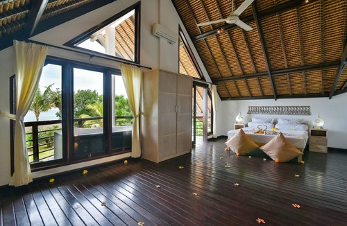 Umeanyar Villa | 4 bed villa directly on the beach. swimming pool with yacuzi