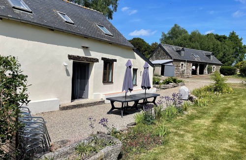Saint-Nicolas-du-Pelem House | 4 Bedroom Country House with heated pool, sleeps 10, pet friendly